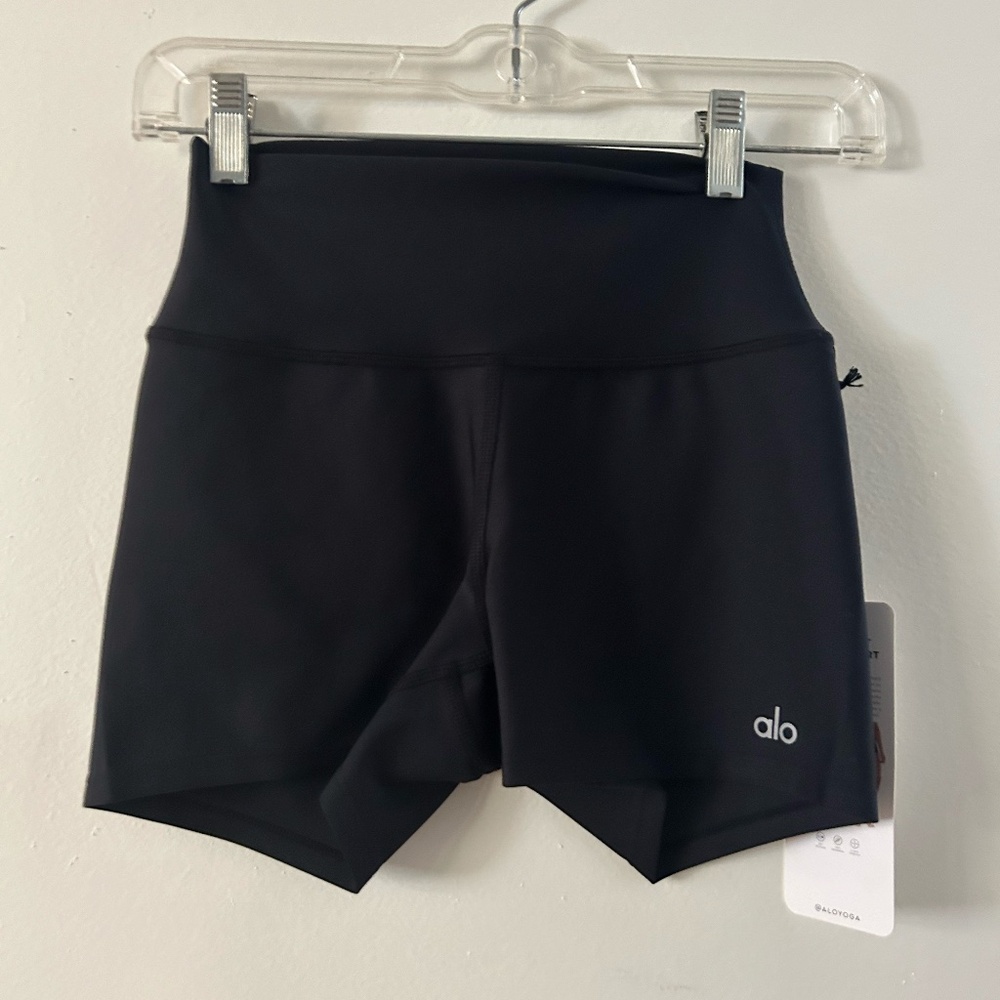 NWT- ALOYOGA 5" high waisted shorts, Black size S (4-6)